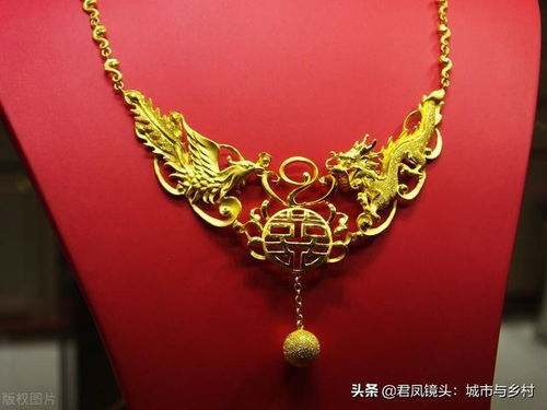 湖北宜昌珠寶首飾店 琳瑯滿目的黃金飾品與龍鳳呈祥美發(fā)飾品