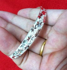 純銀首飾與美發(fā)飾品 讓美麗與健康同行