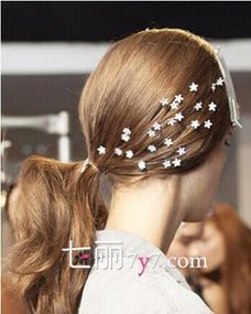 四款韓國甜美發飾發型推薦，甩掉路人味升級街頭潮人，美發飾品銷售攻略